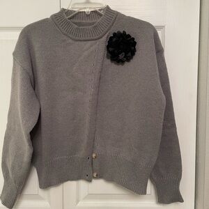 NWOT Gray Pullover 3D Flower Crown Oversized Sweater with Side Slit Hem Front